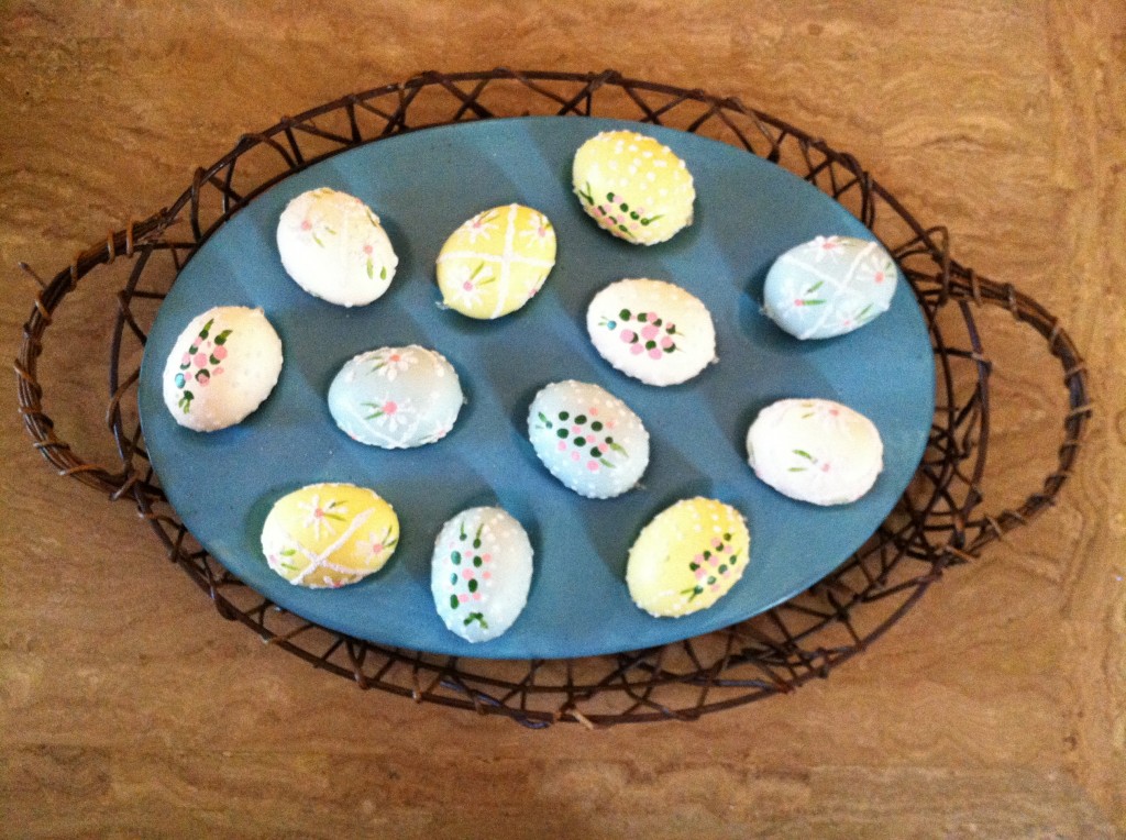 Easter Egg Decorating - Mommy Blogs | Decorate Home For Summer | Fall ...